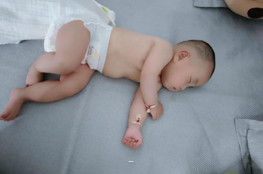 武威宝宝脚心出汗怎么回事